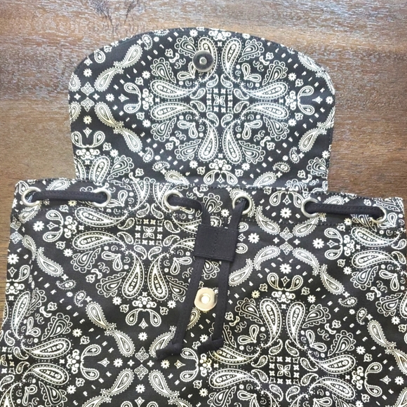 New Victoria's Secret Black & White Bandana Backpack Purse - Picture 3 of 8